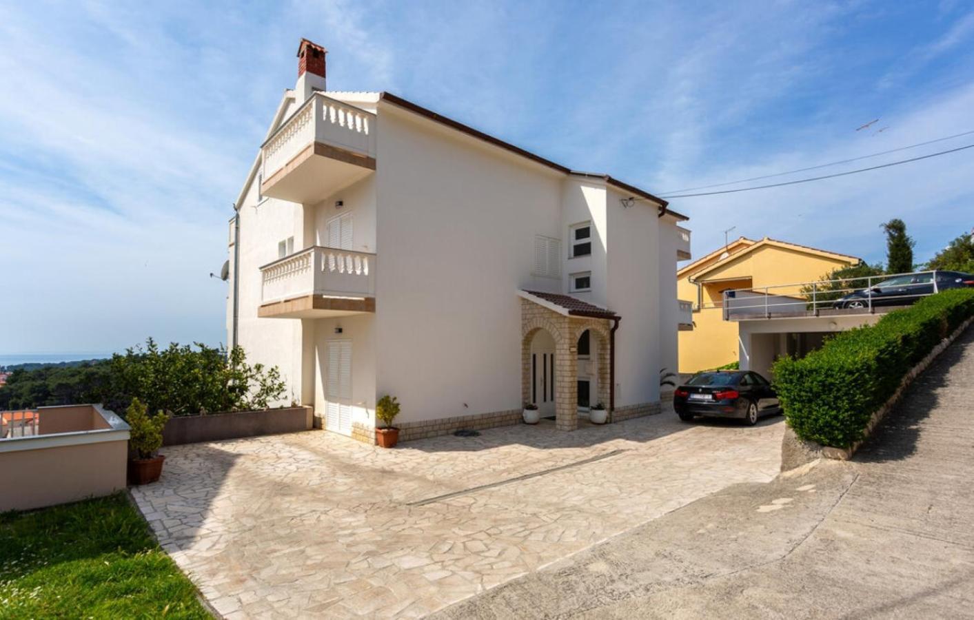 Guest House Lucija Banjol Esterno foto