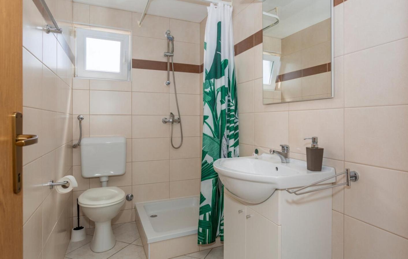 Guest House Lucija Banjol Esterno foto