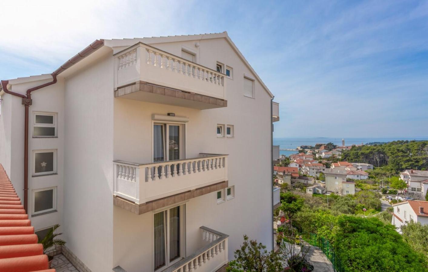 Guest House Lucija Banjol Esterno foto