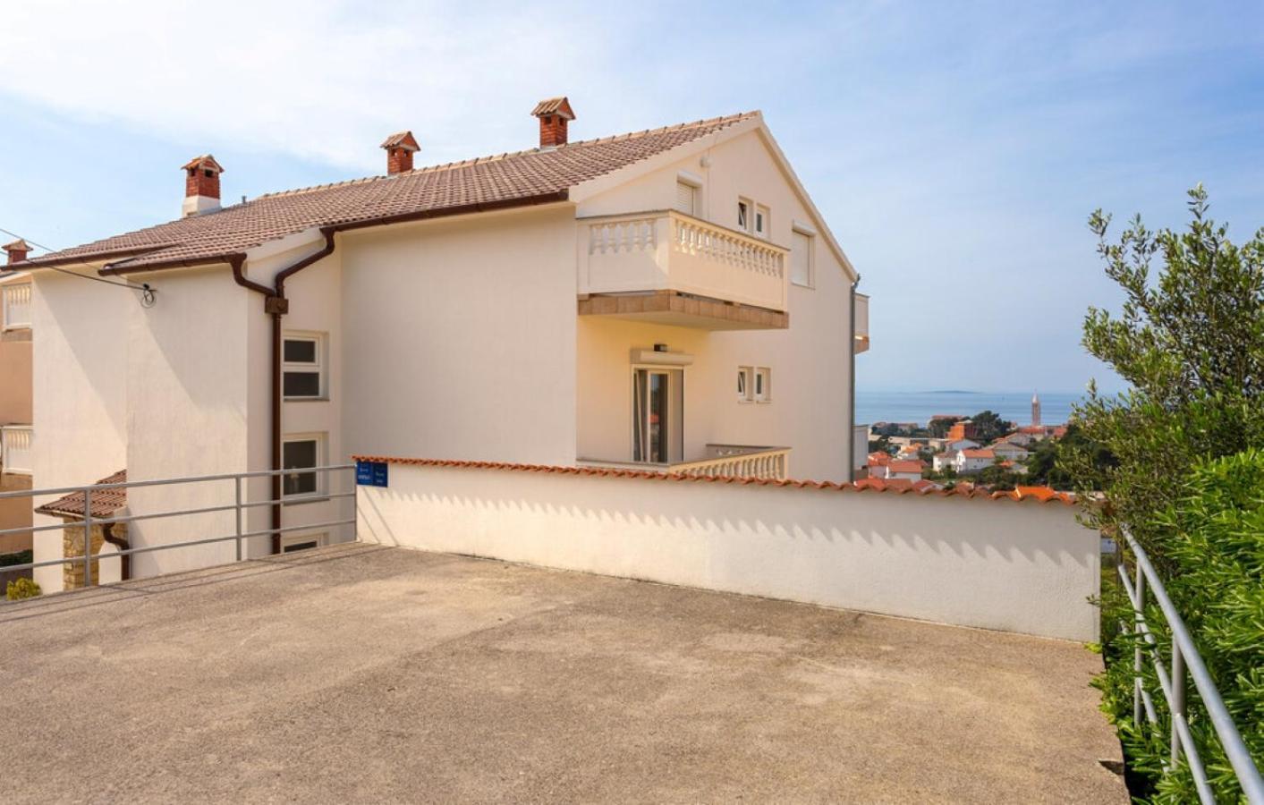 Guest House Lucija Banjol Esterno foto