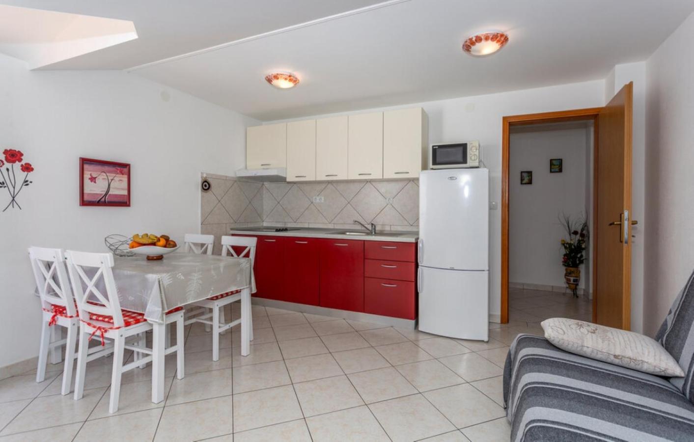Guest House Lucija Banjol Esterno foto