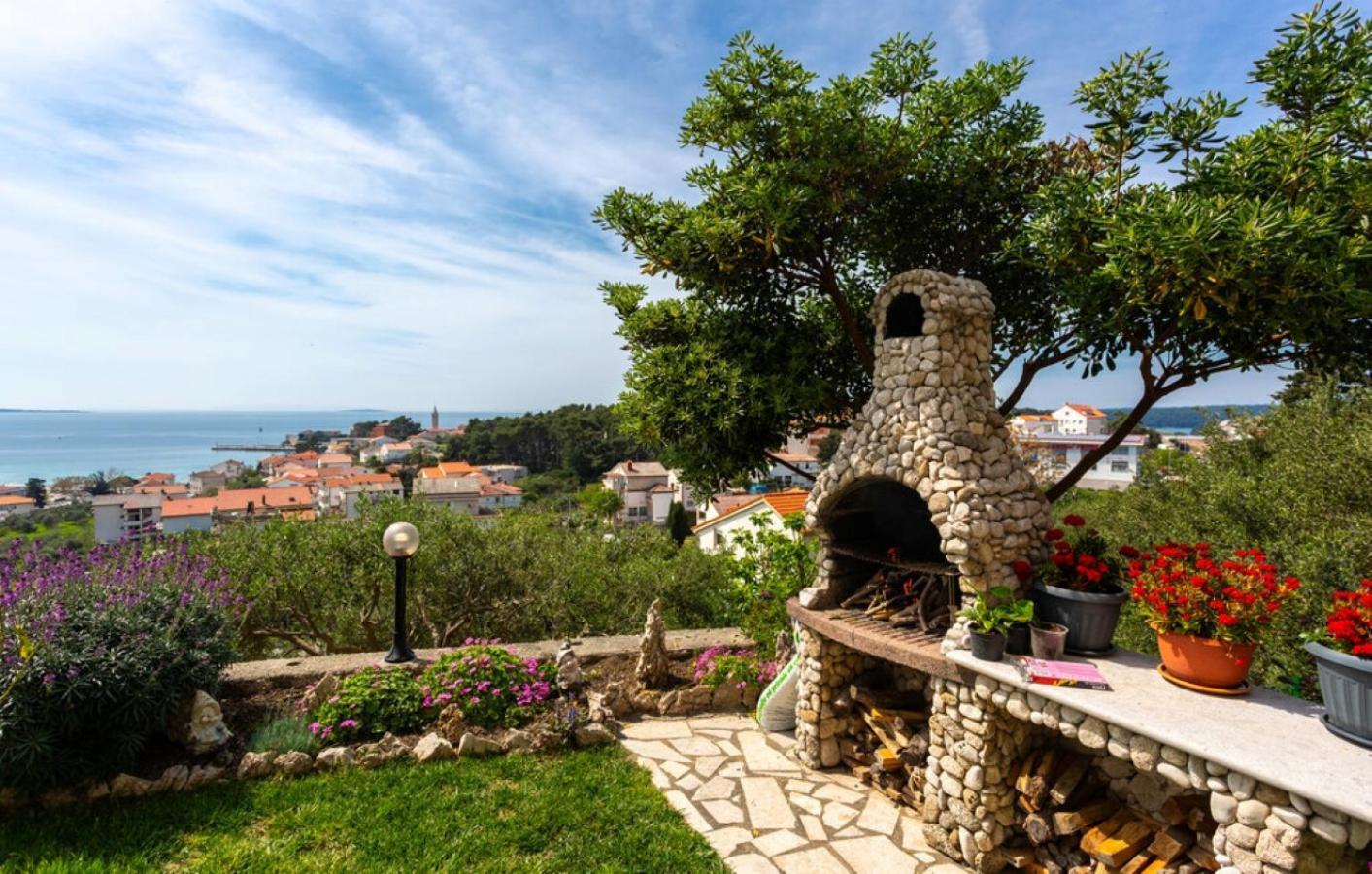 Guest House Lucija Banjol Esterno foto