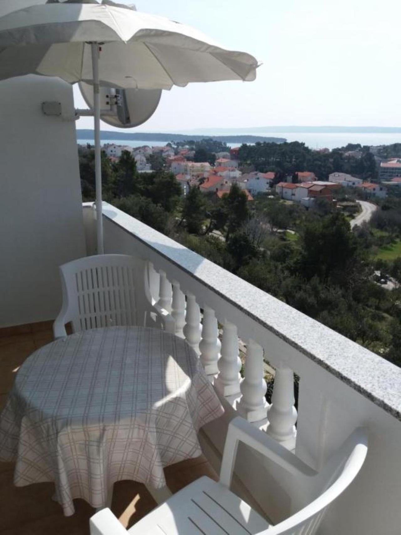 Guest House Lucija Banjol Esterno foto