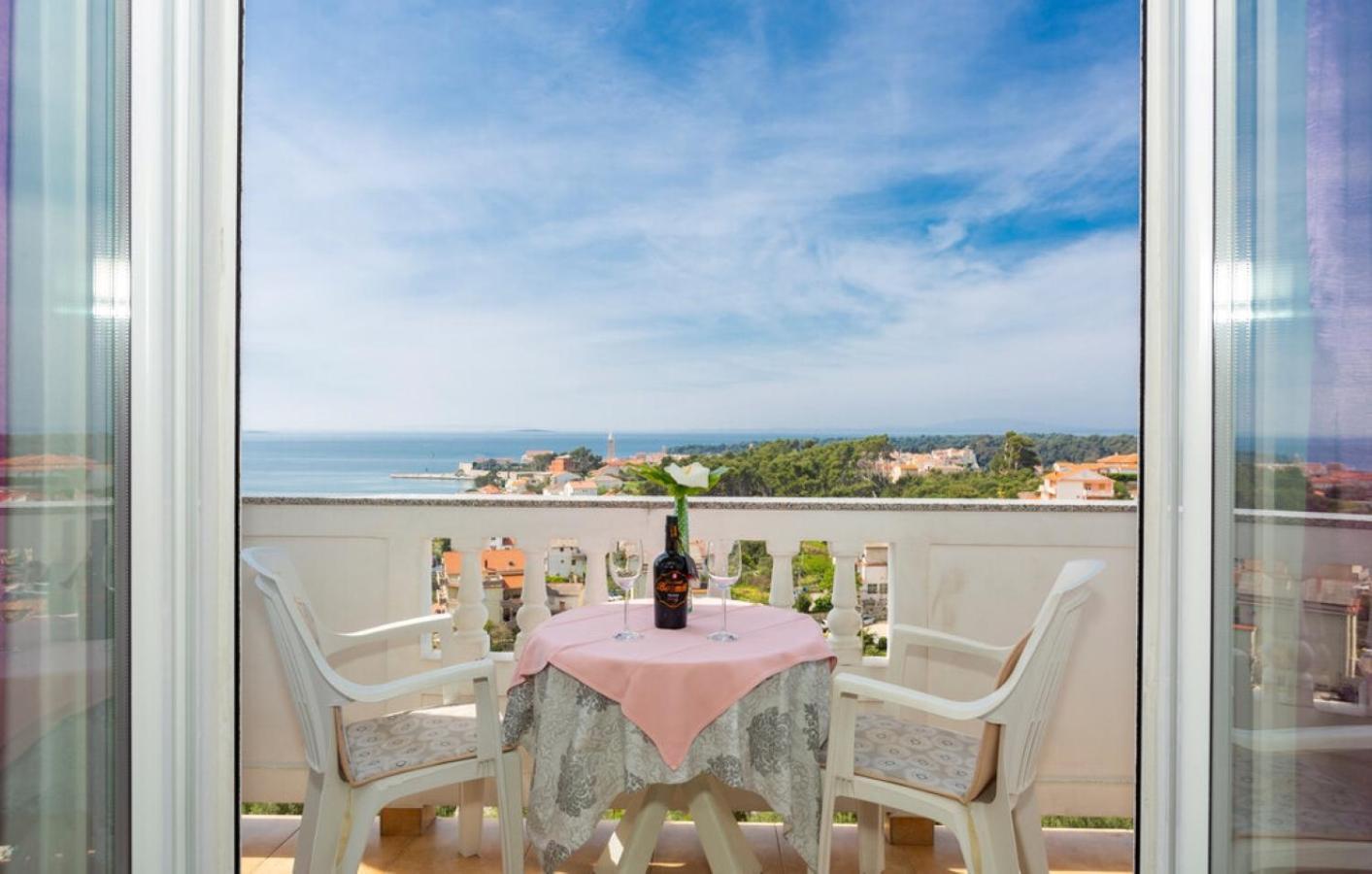 Guest House Lucija Banjol Esterno foto