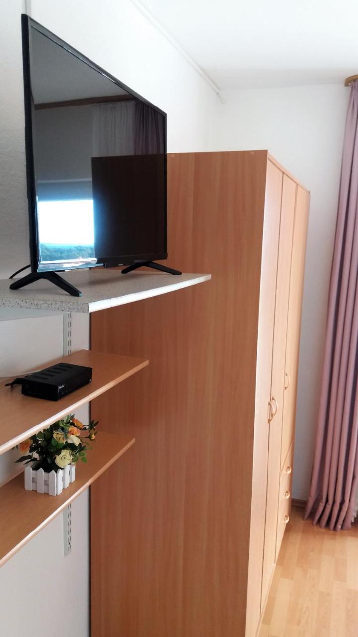 Guest House Lucija Banjol Esterno foto